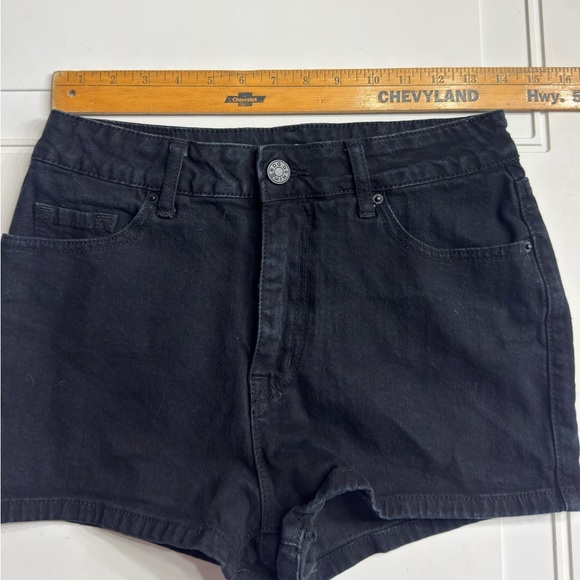 BDG Urban Outfitters Sz 28W Black High Rise Erin 5 Pocket Shortie Denim Shorts - Picture 3 of 6